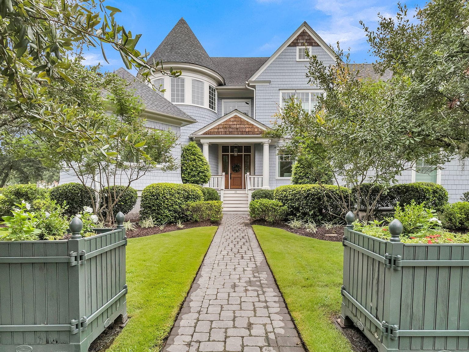 landscaped front approach to the residence