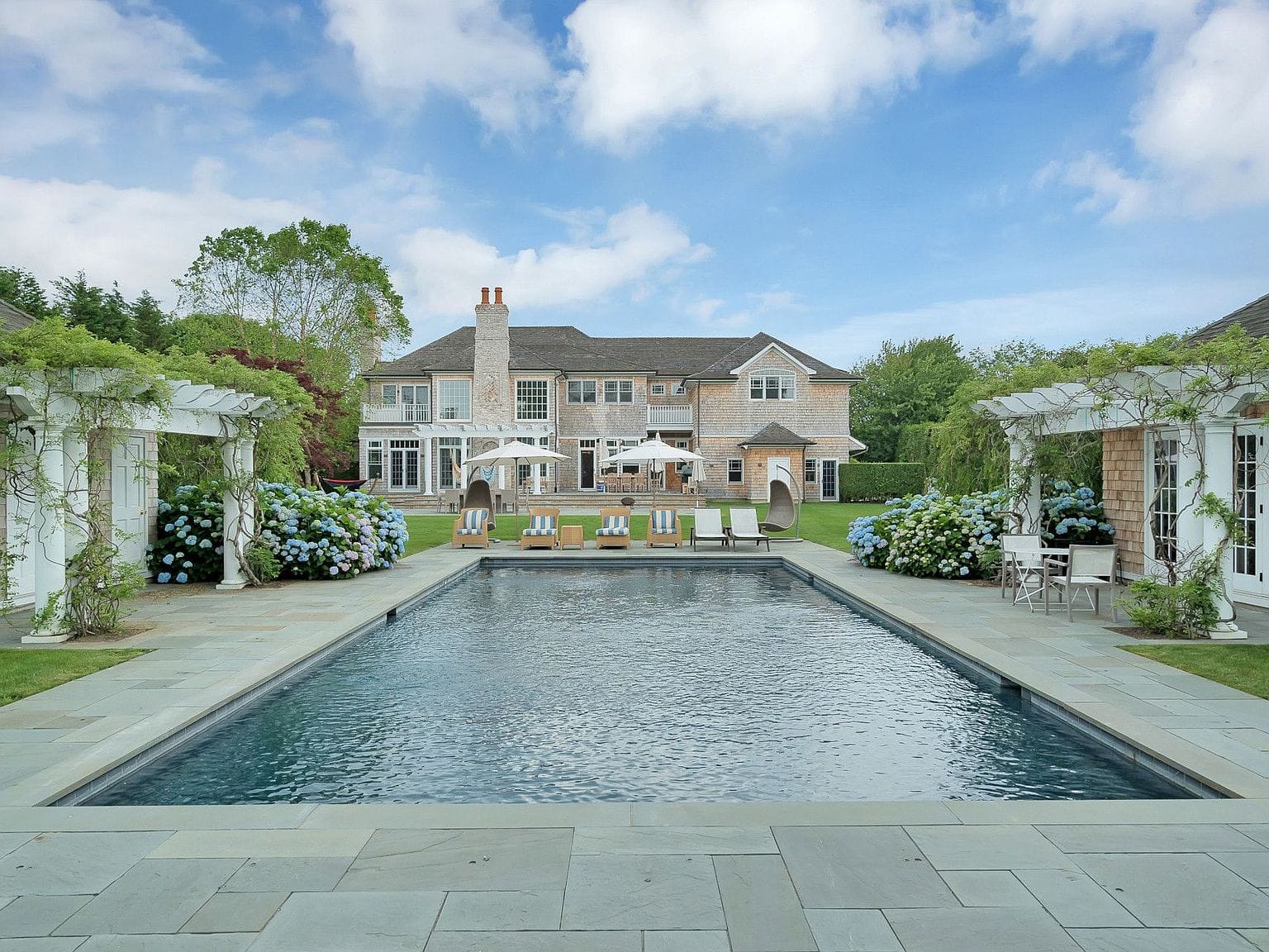 pool court and residence